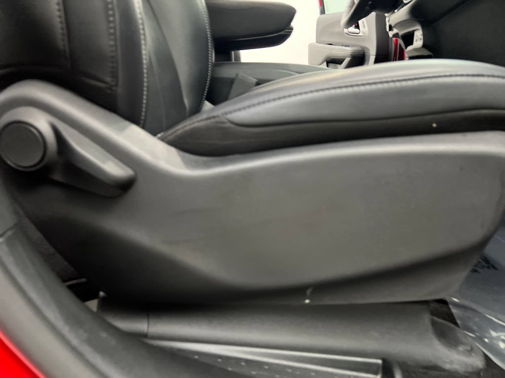 Used 2025 Chrysler Pacifica Select FWD image 38