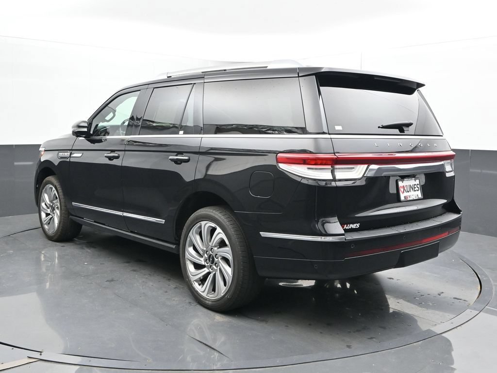 Used 2024 Lincoln Navigator Premiere AWD/4WD image 11