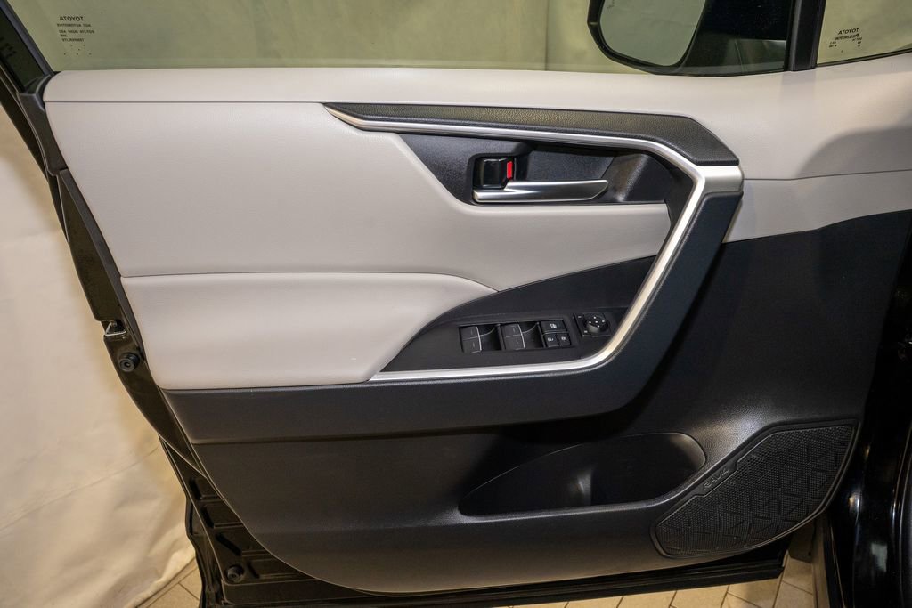 Used 2025 Toyota RAV4 XLE Premium image 13