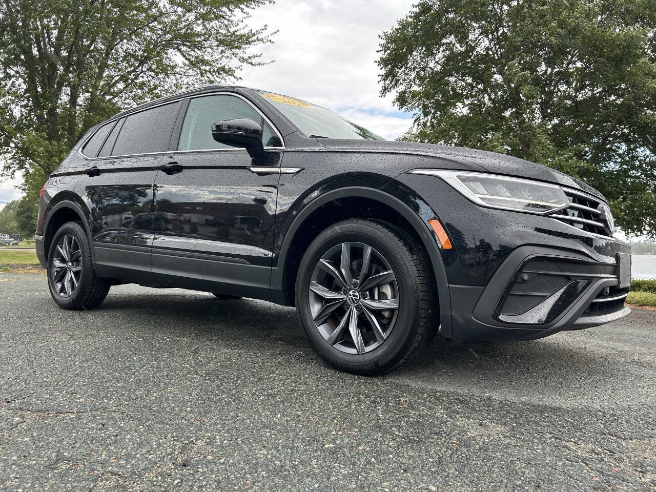 Used 2022 Volkswagen Tiguan SE image 4