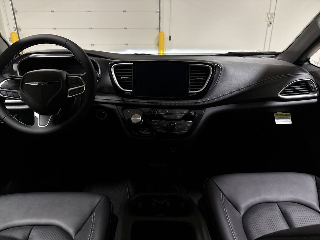 New 2026 Chrysler Pacifica Select image 10