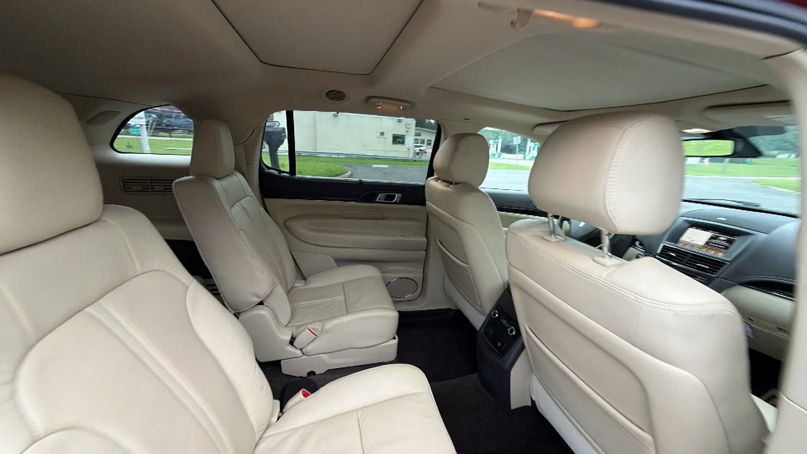 Used 2019 Lincoln MKT AWD image 58