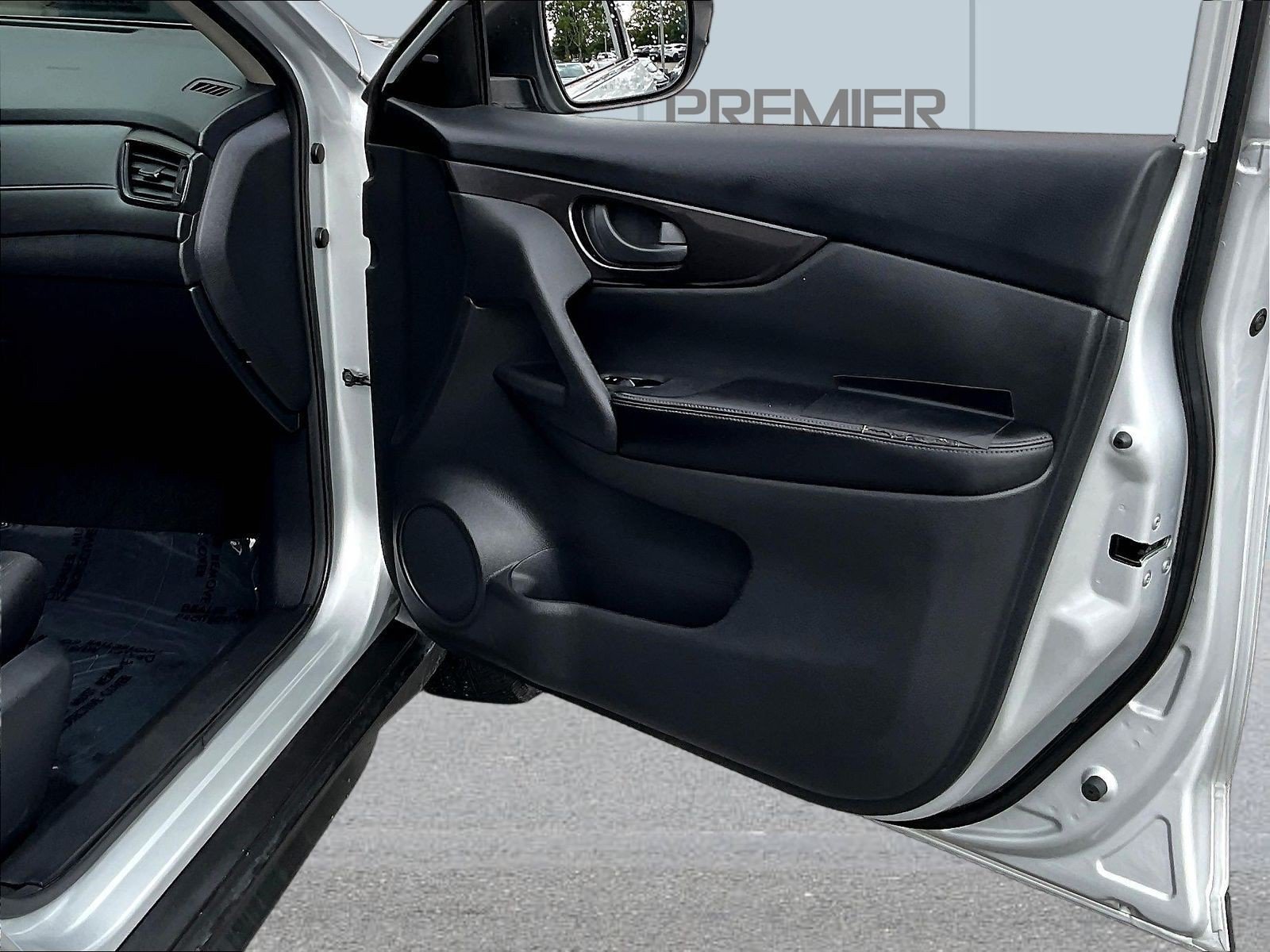 Used 2019 Nissan Rogue S FWD image 30