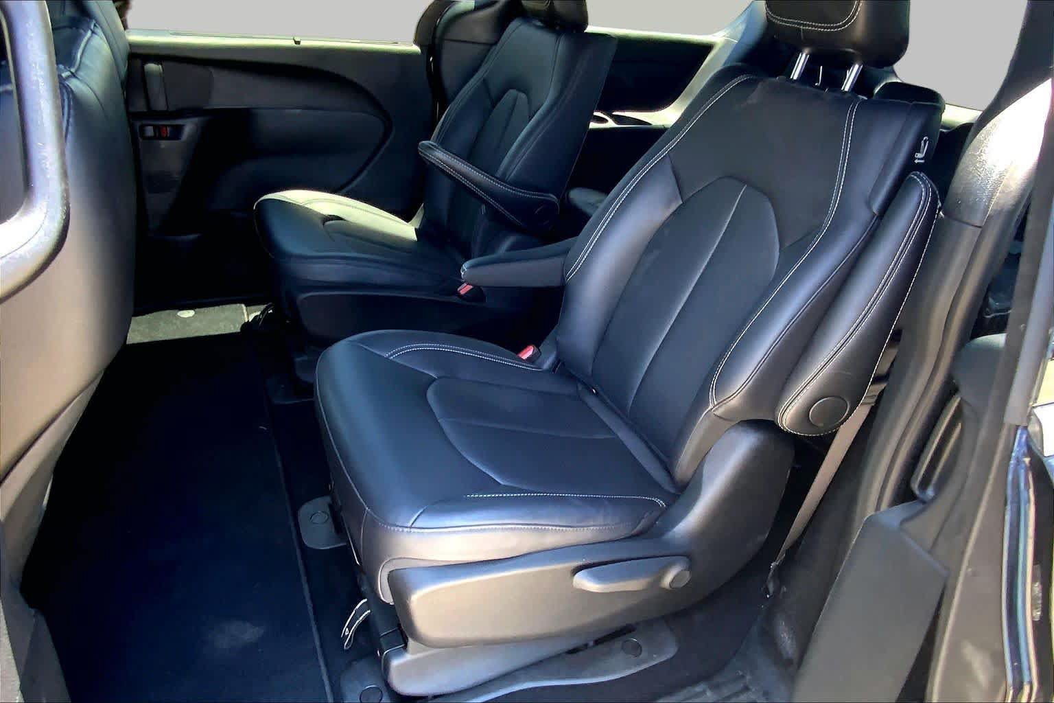 Used 2025 Chrysler Pacifica Select FWD image 21