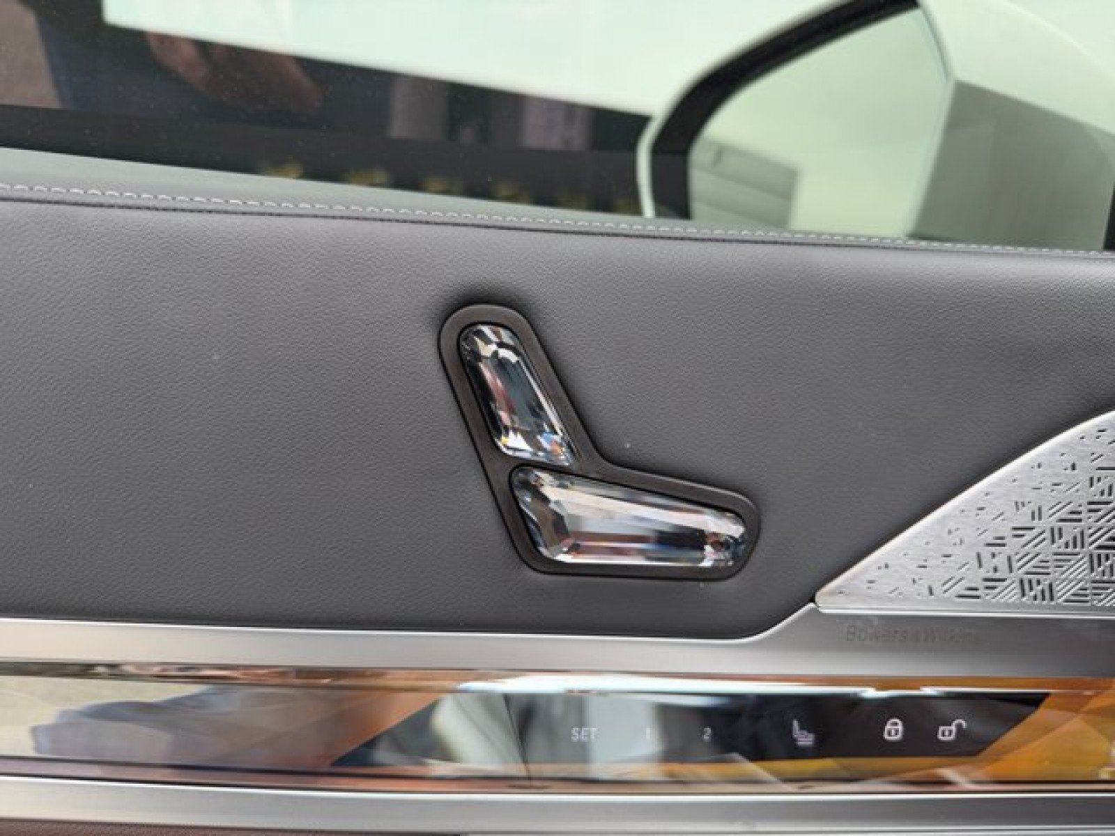 Used 2023 BMW i7 xDrive60 AWD/4WD image 11
