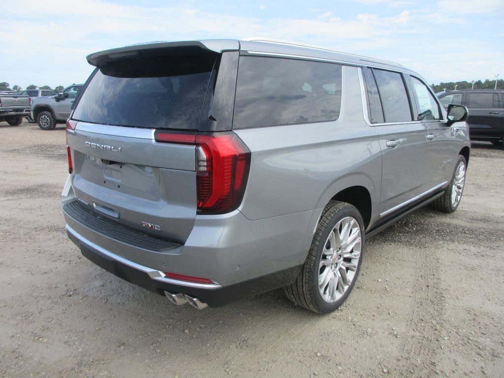 New 2026 GMC Yukon XL Denali w/ Denali Reserve Package AWD/4WD image 4