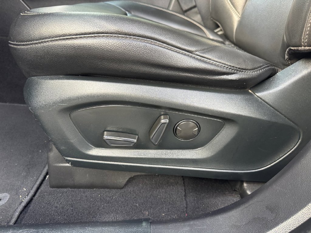 Used 2020 Ford Explorer XLT w/ Equipment Group 202A RWD image 34