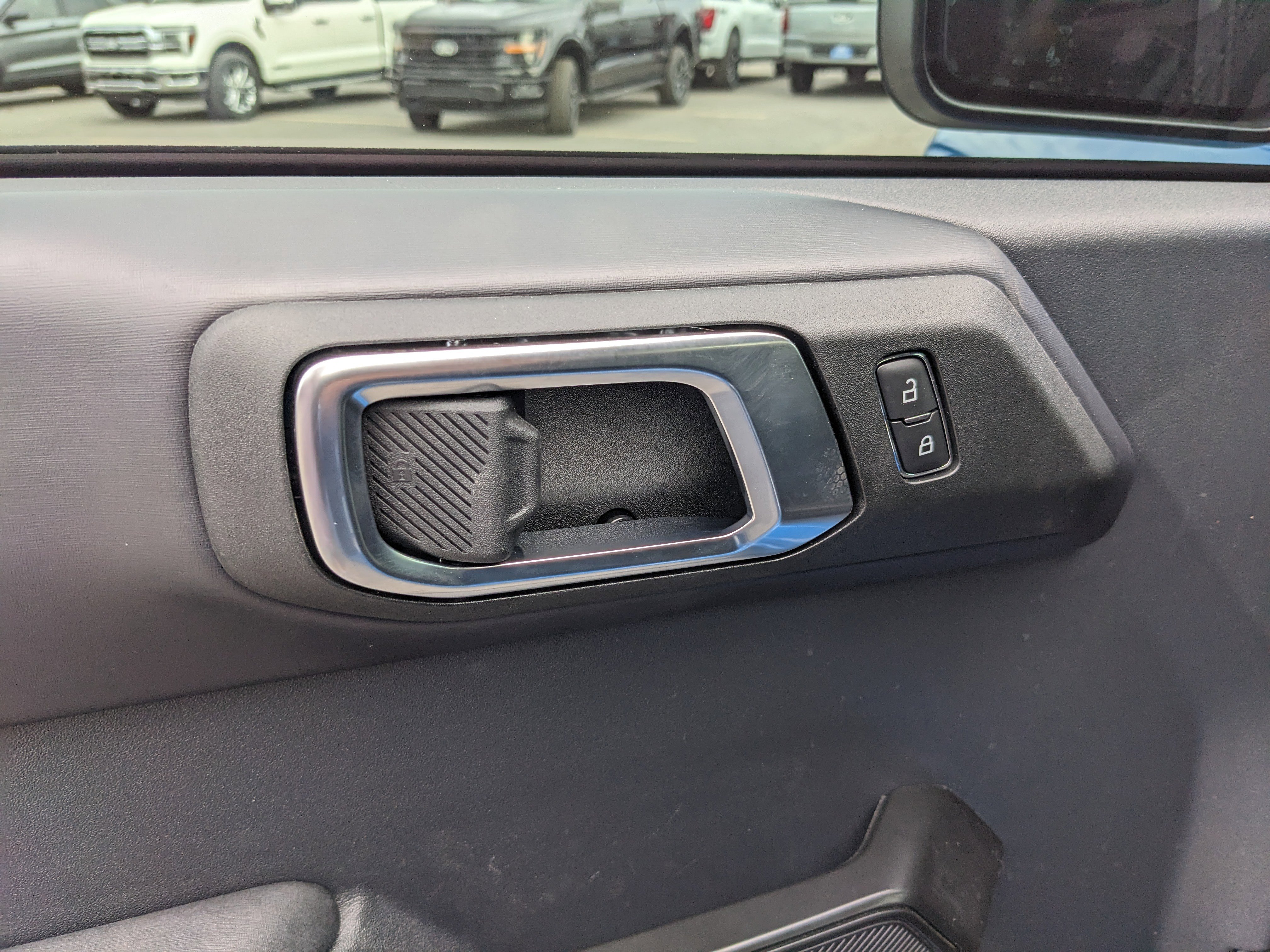 Used 2025 Ford Bronco Badlands image 20