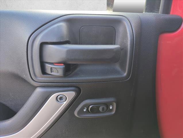 Used 2017 Jeep Wrangler Sahara image 19