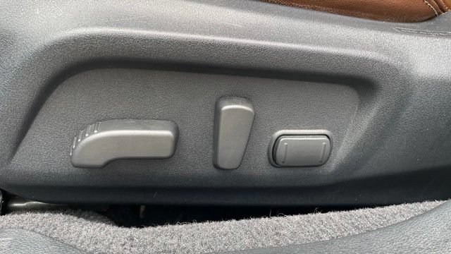 Used 2017 Subaru Outback 3.6R Touring AWD/4WD image 10