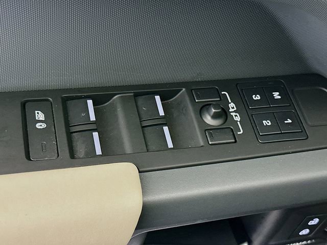 Used 2024 Land Rover Defender 110 X AWD/4WD image 18