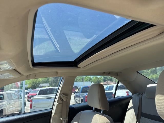 Used 2014 Toyota Camry LE w/ Moonroof Package FWD image 12