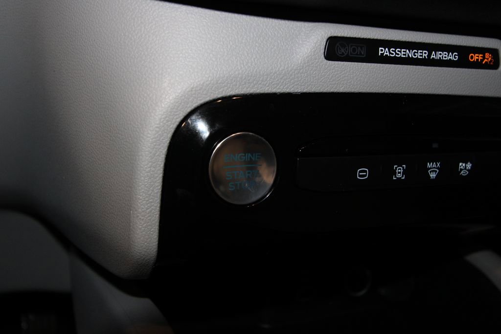 Used 2025 Ford Escape SE image 13