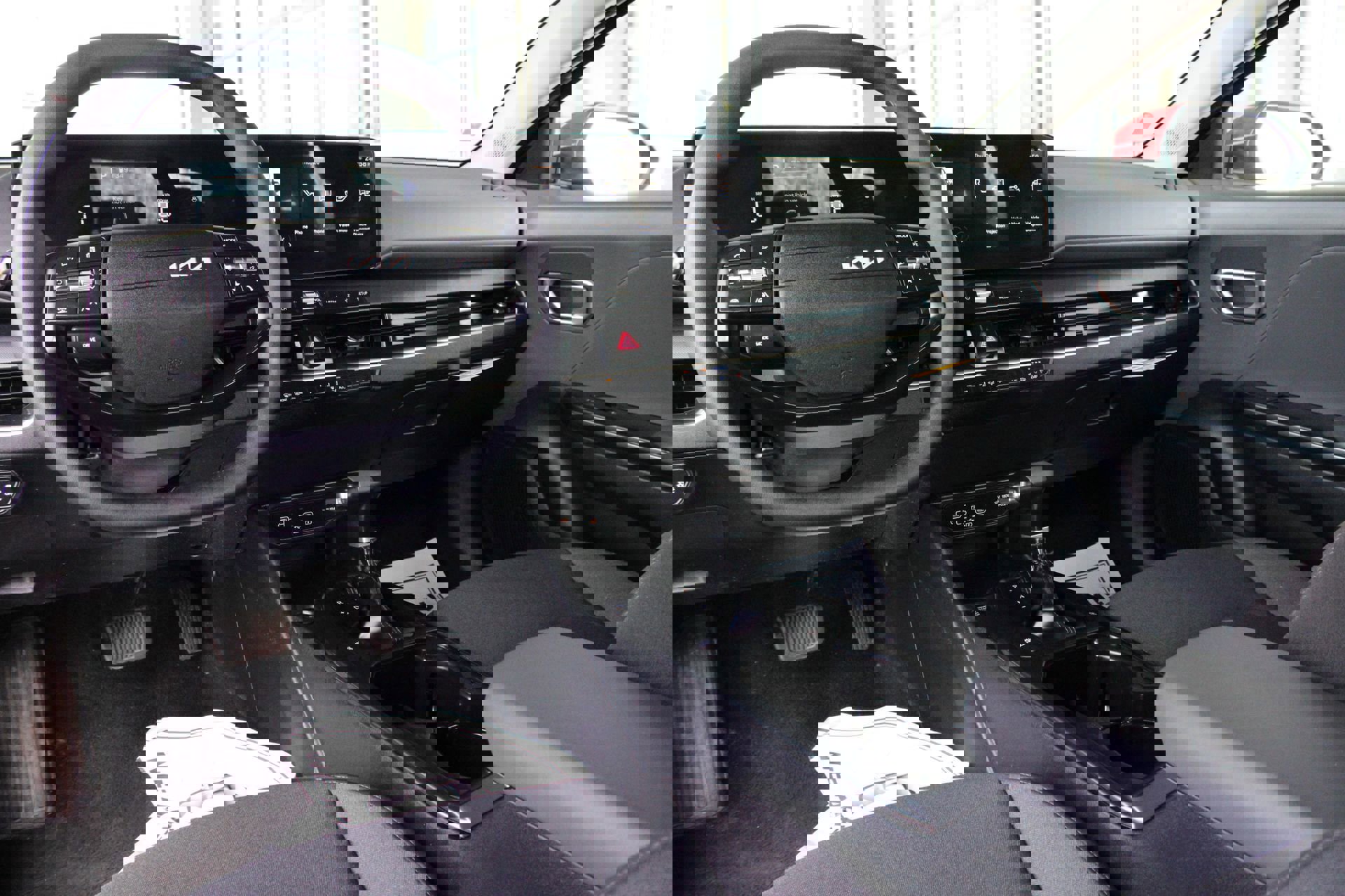 Used 2025 Kia K4 LXS image 19