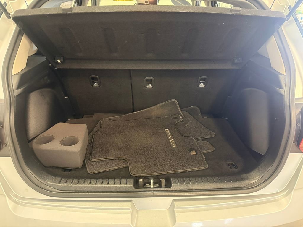 Certified 2022 Hyundai Venue SEL image 28