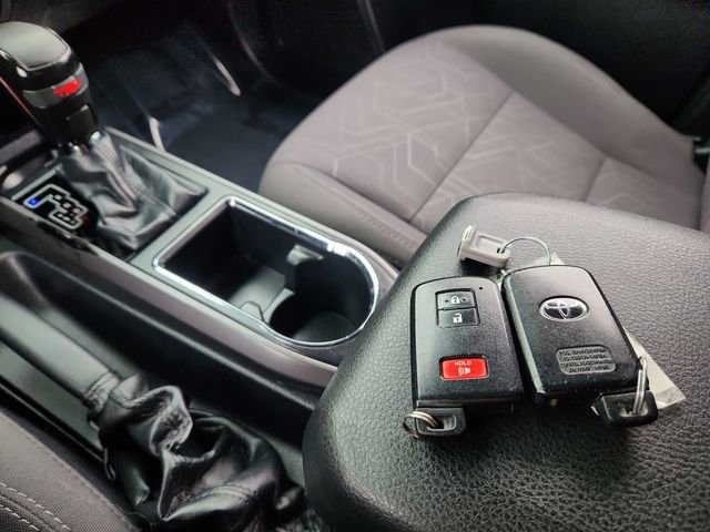 Used 2018 Toyota Tacoma TRD Sport w/ Technology Package AWD/4WD image 48