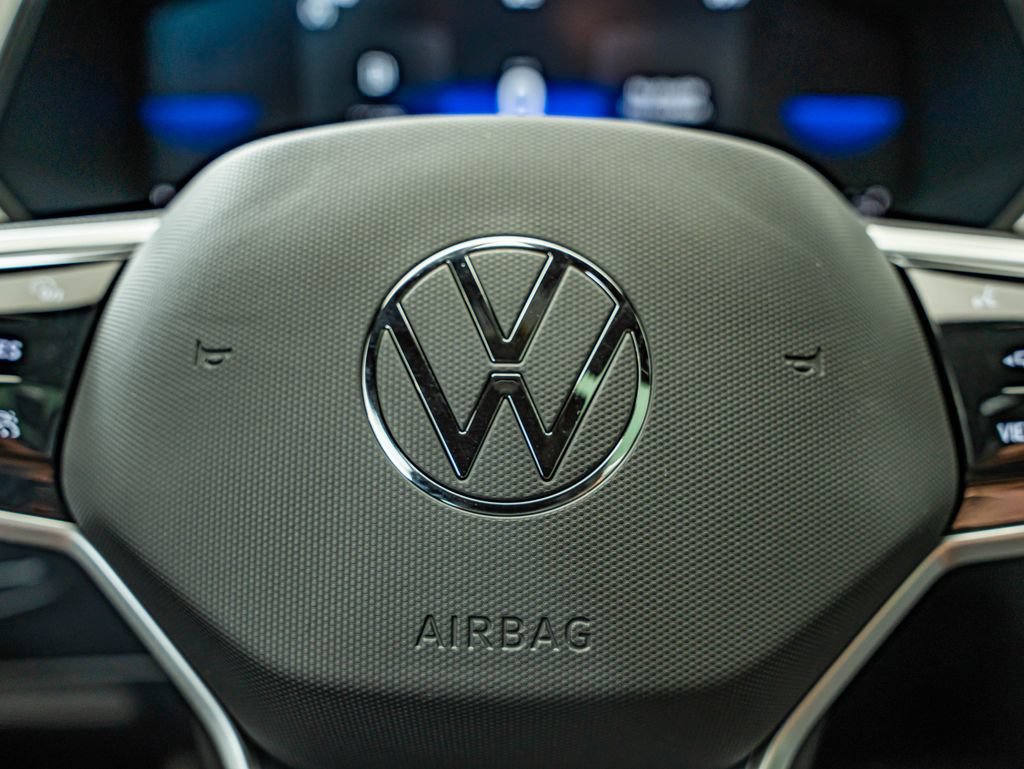 Used 2023 Volkswagen Tiguan SE R-Line FWD image 22