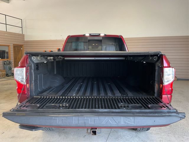 Used 2018 Nissan Titan SL w/ Chrome Package image 11