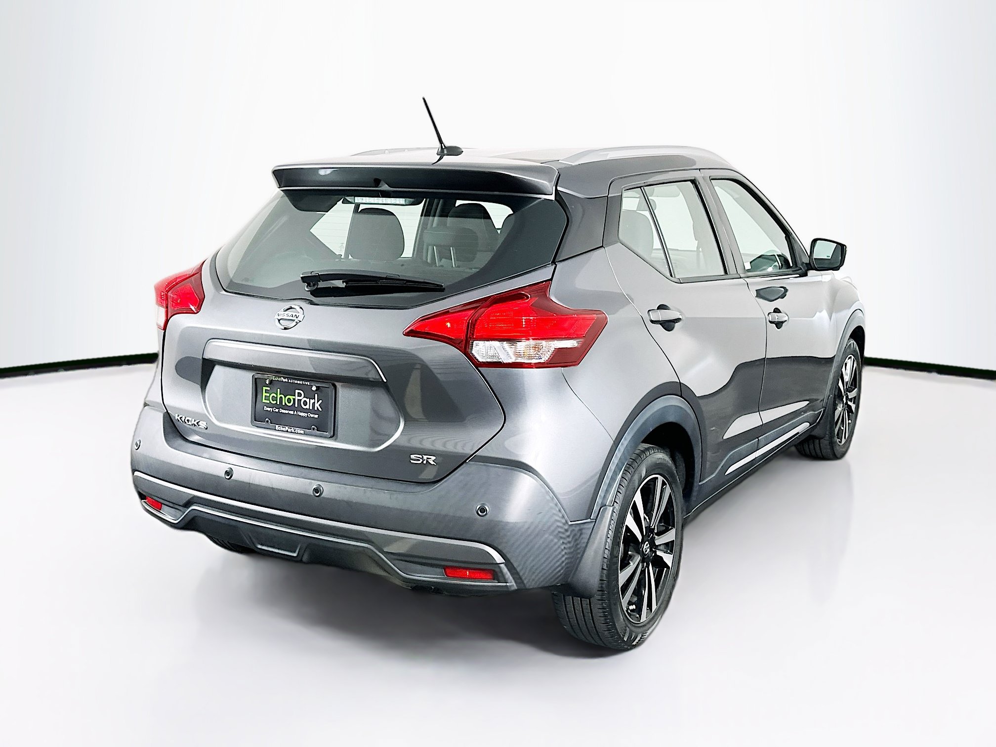 Used 2020 Nissan Kicks SR FWD image 9
