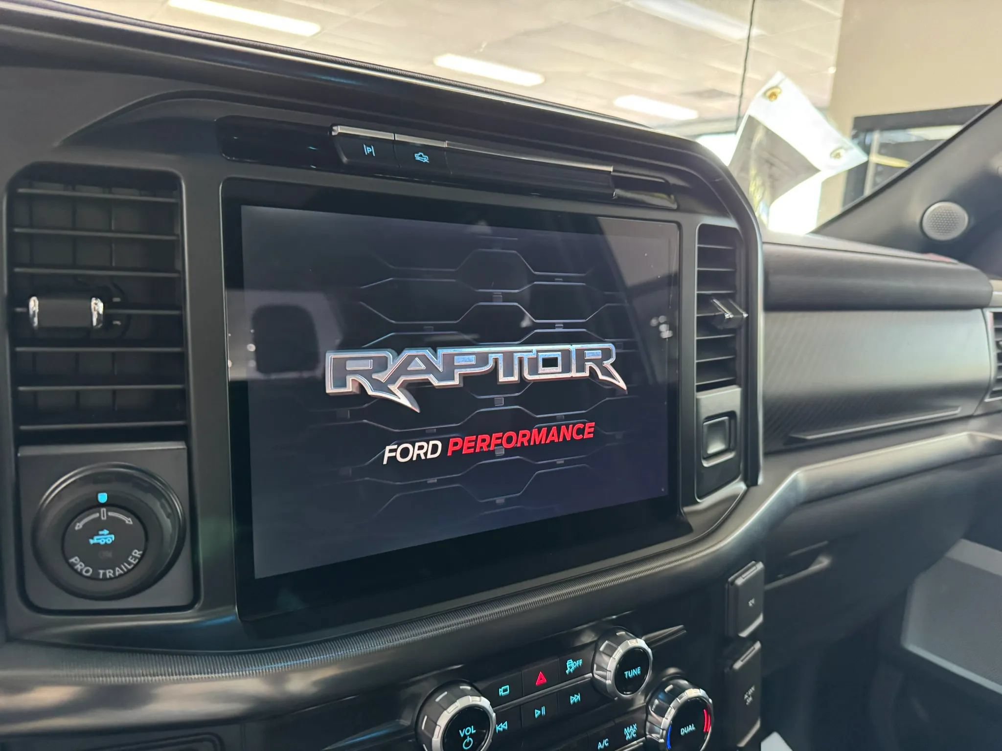 Used 2025 Ford F150 Raptor AWD/4WD image 18
