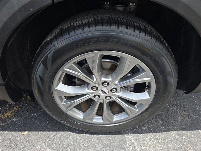 Used 2022 Ford Explorer XLT w/ Equipment Group 202A image 8