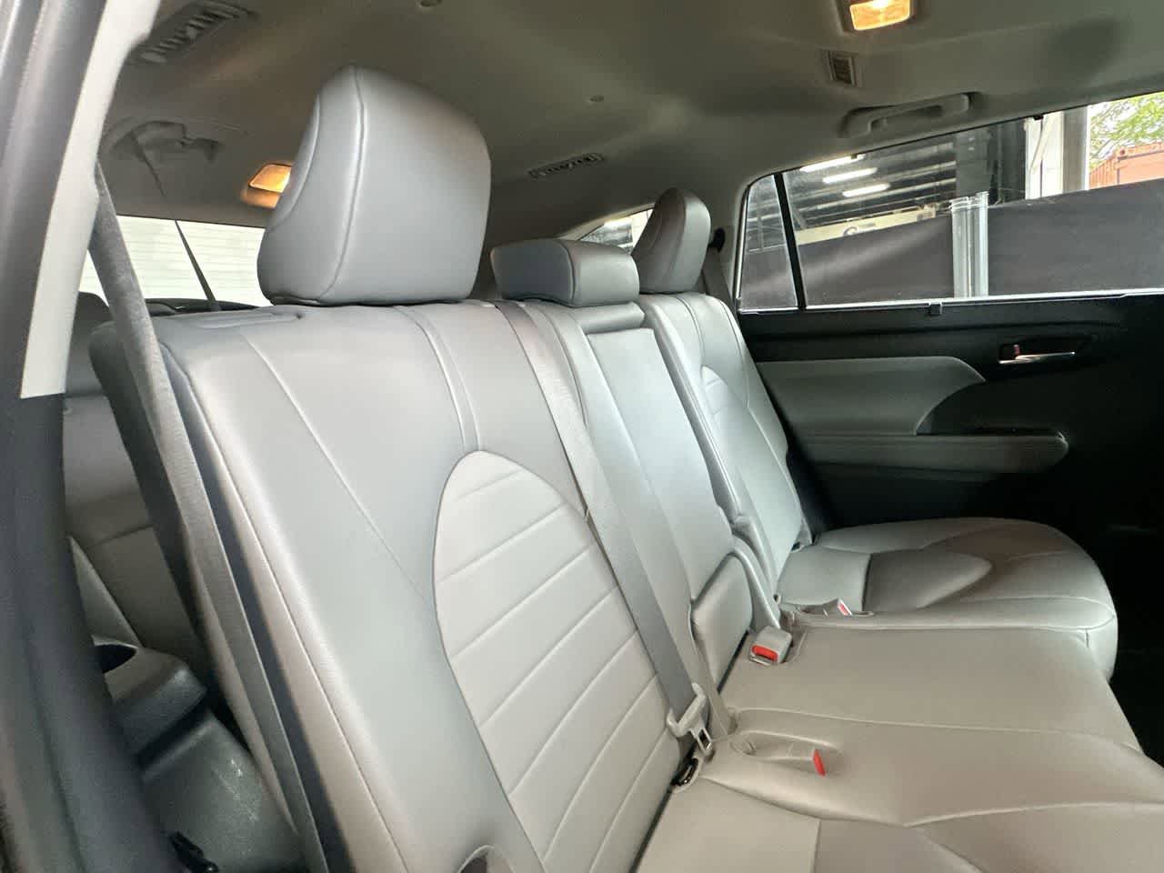 Used 2021 Toyota Highlander XLE FWD image 26