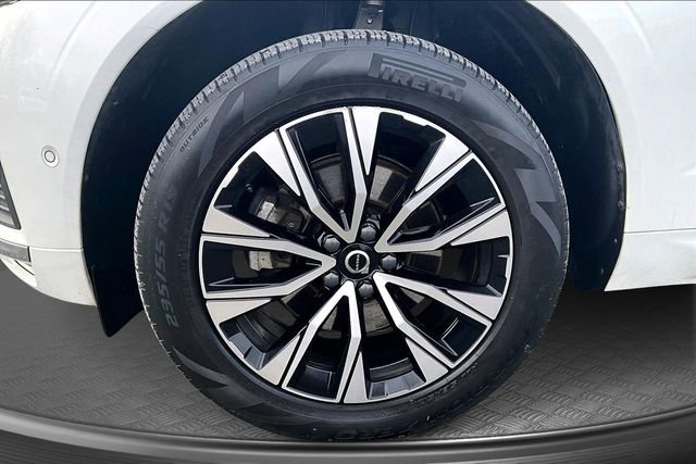 Used 2023 Volvo XC60 B5 Plus image 34