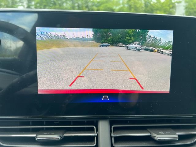 Used 2025 Chevrolet Trax LT w/ Sunroof Package FWD image 22