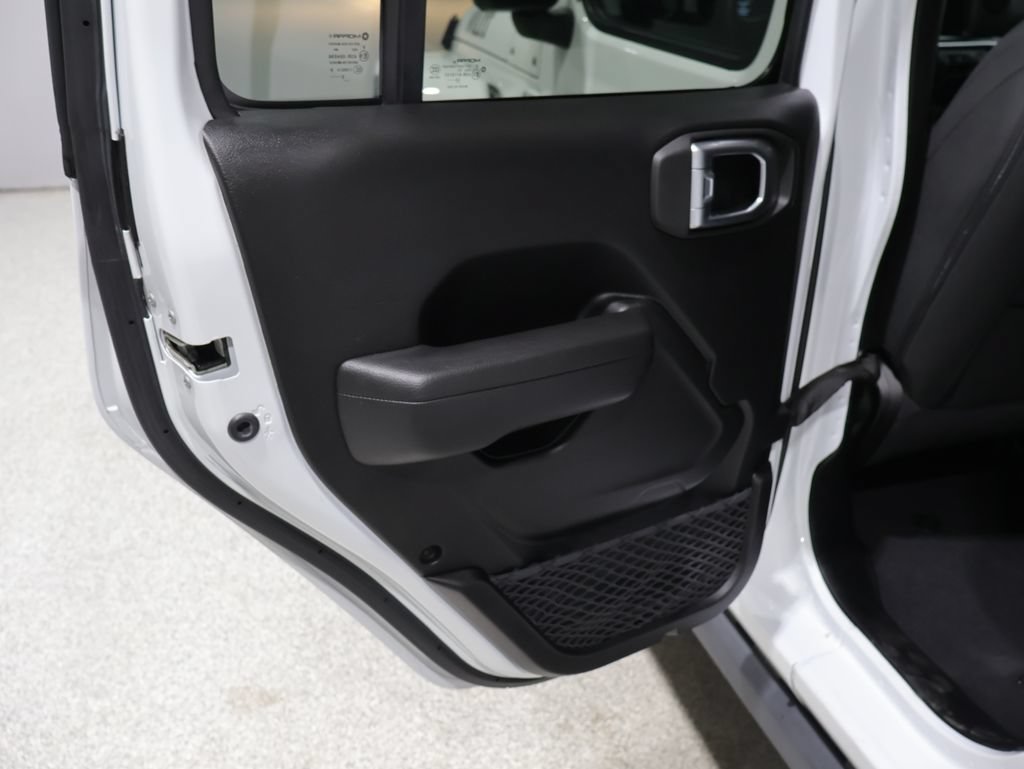 Used 2023 Jeep Gladiator Sport AWD/4WD image 19