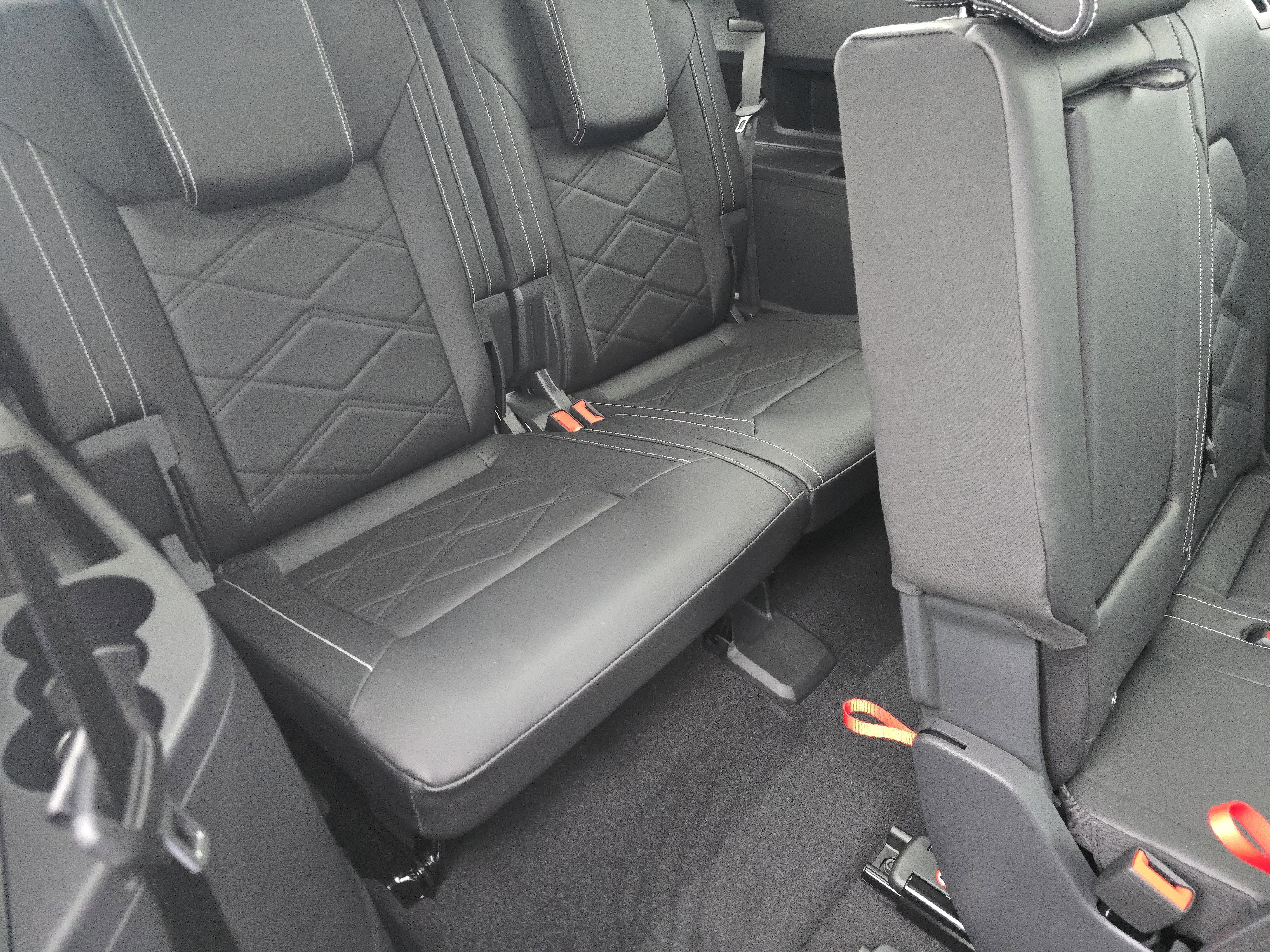 New 2026 Volkswagen Atlas SE image 18