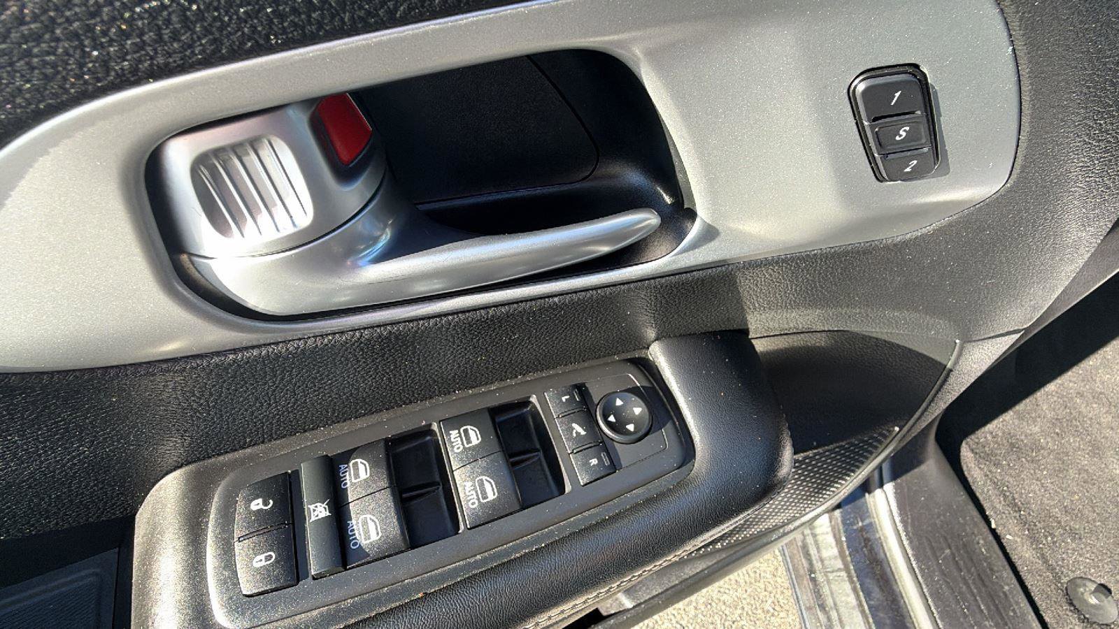 Used 2019 Chrysler Pacifica Limited w/ Advanced Safetytec Group image 22