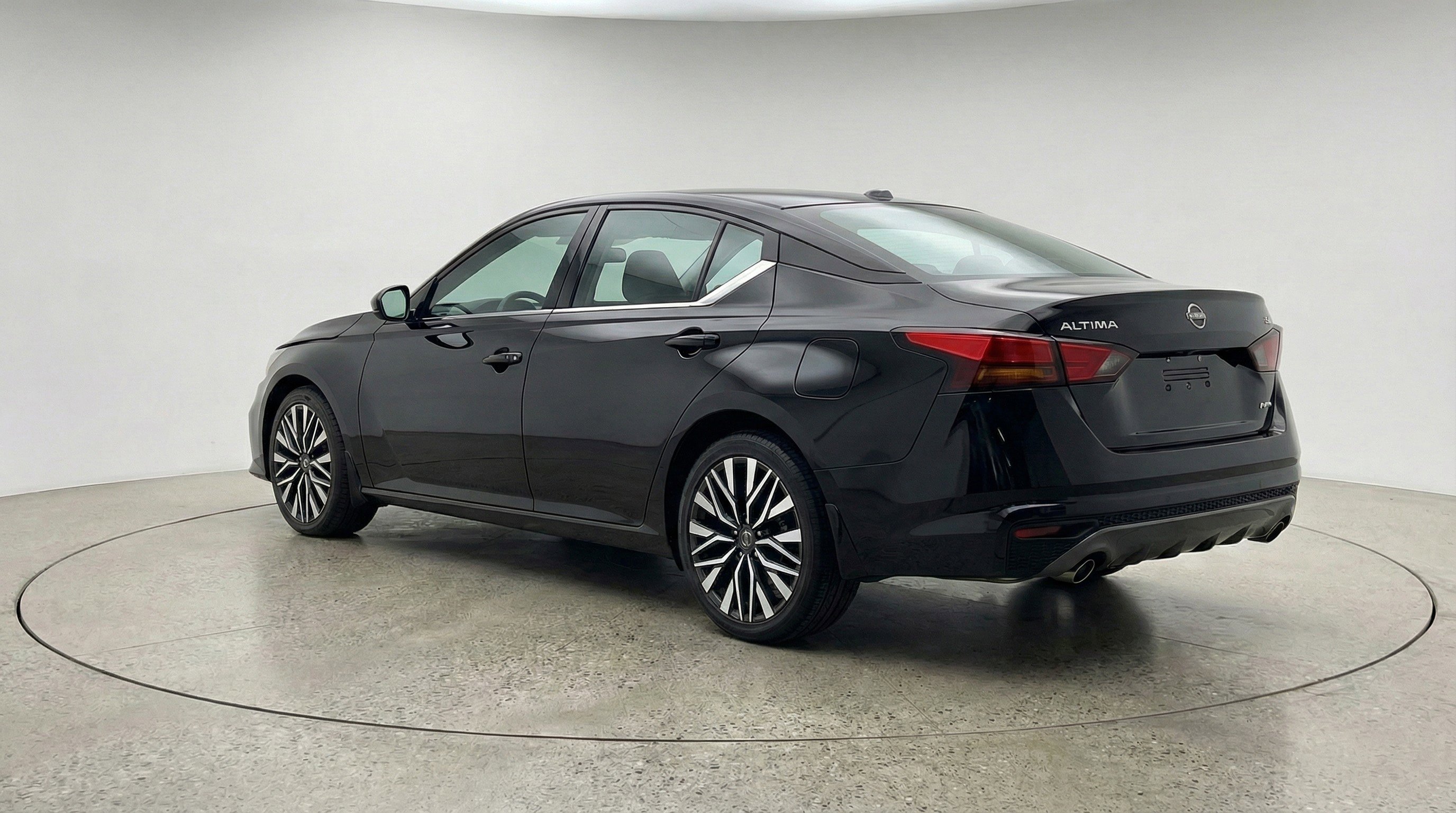 Used 2025 Nissan Altima 2.5 SV image 6