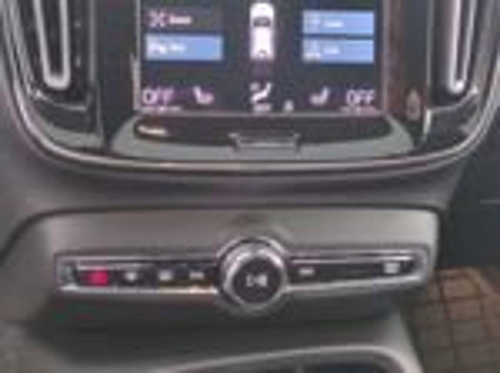 Used 2021 Volvo XC40 T5 R-Design image 23