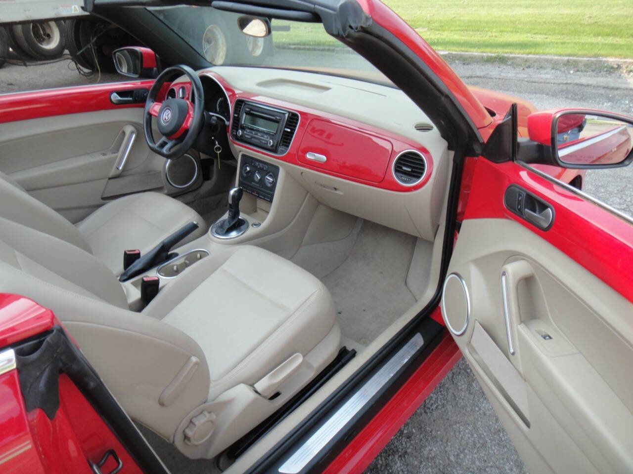 Used 2013 Volkswagen Beetle 2.5 image 9