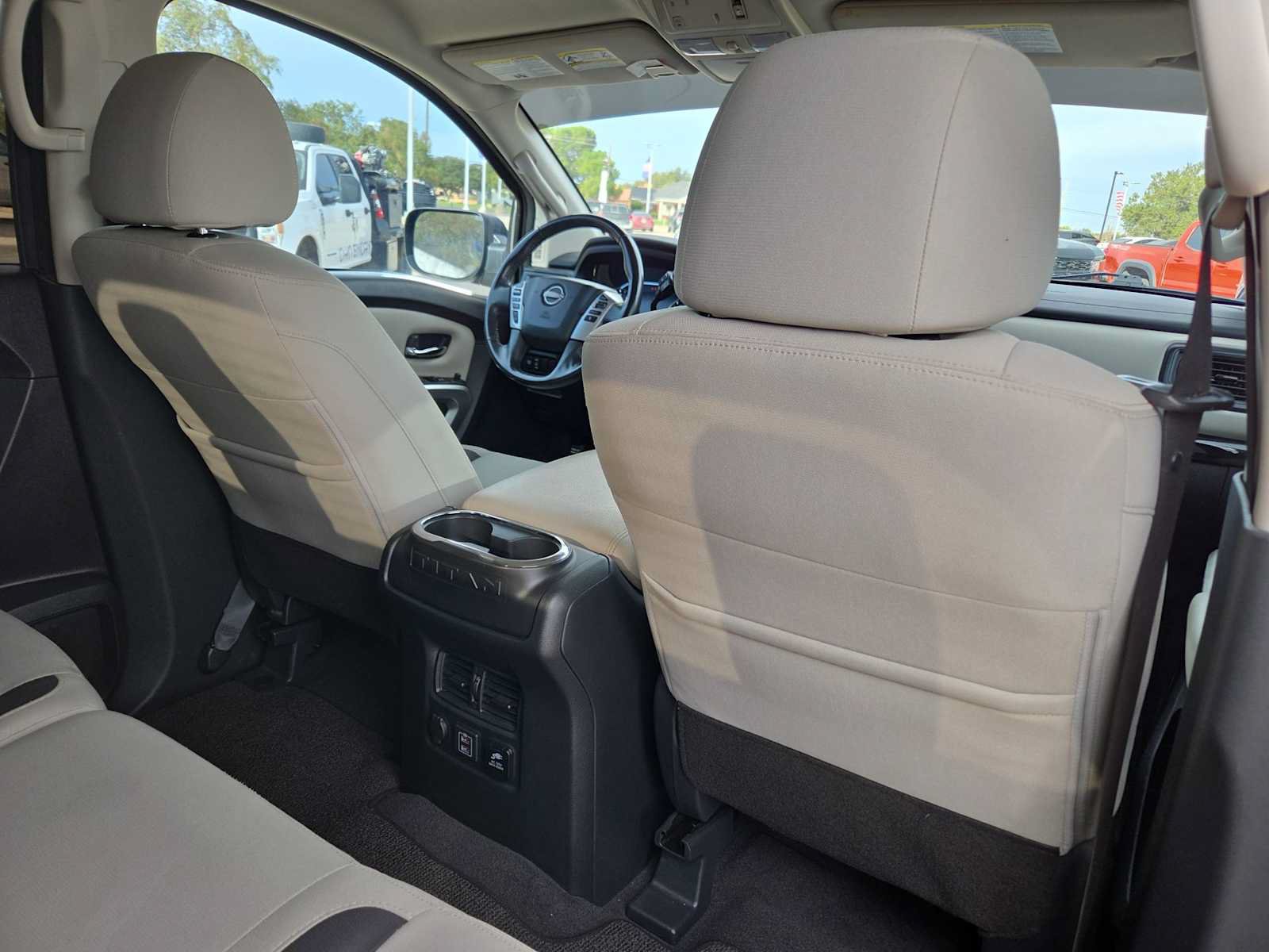 Used 2023 Nissan Titan SV w/ SV Convenience Package RWD image 16