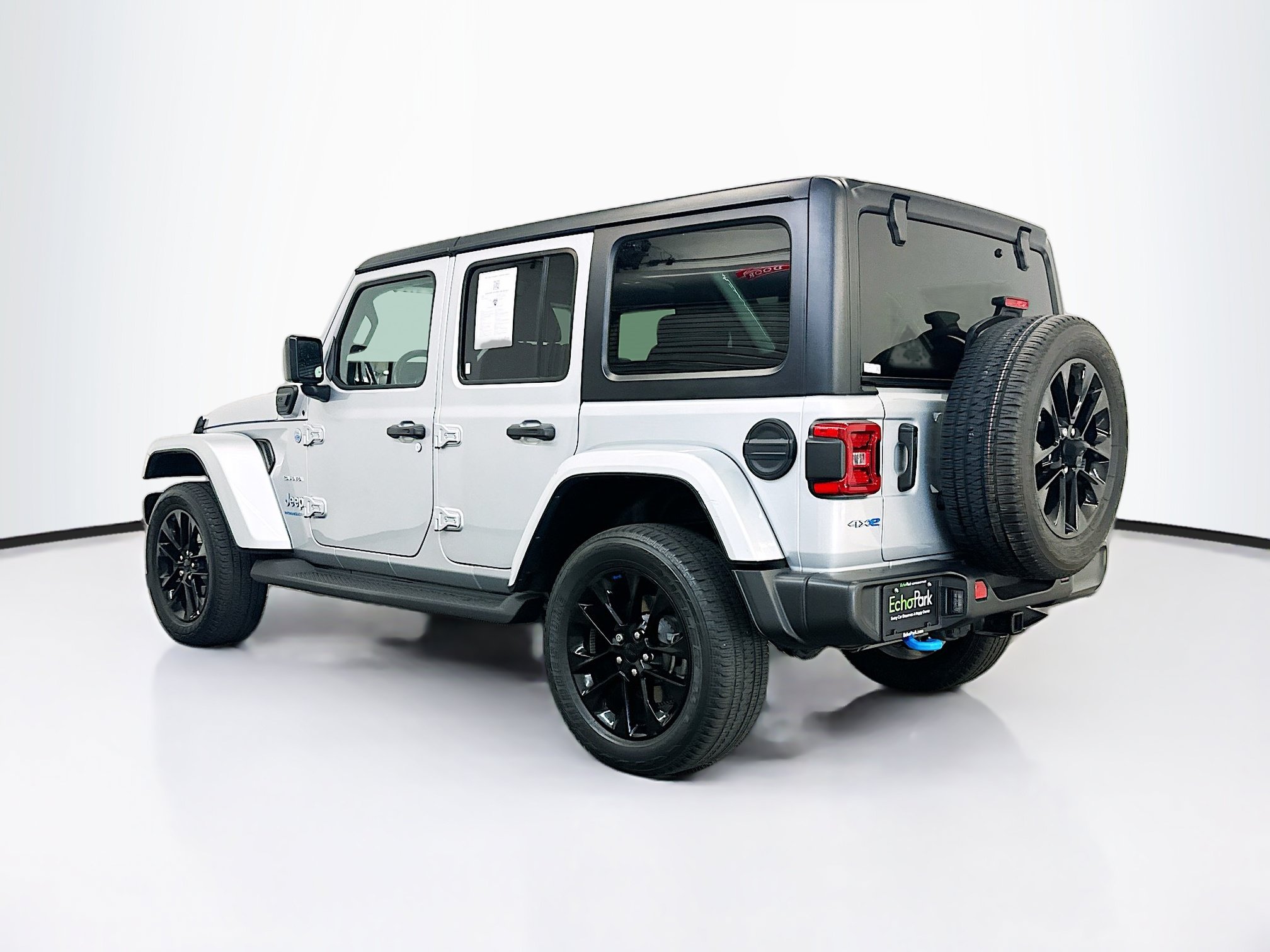 Used 2023 Jeep Wrangler Unlimited Sahara w/ Cold Weather Group AWD/4WD image 5