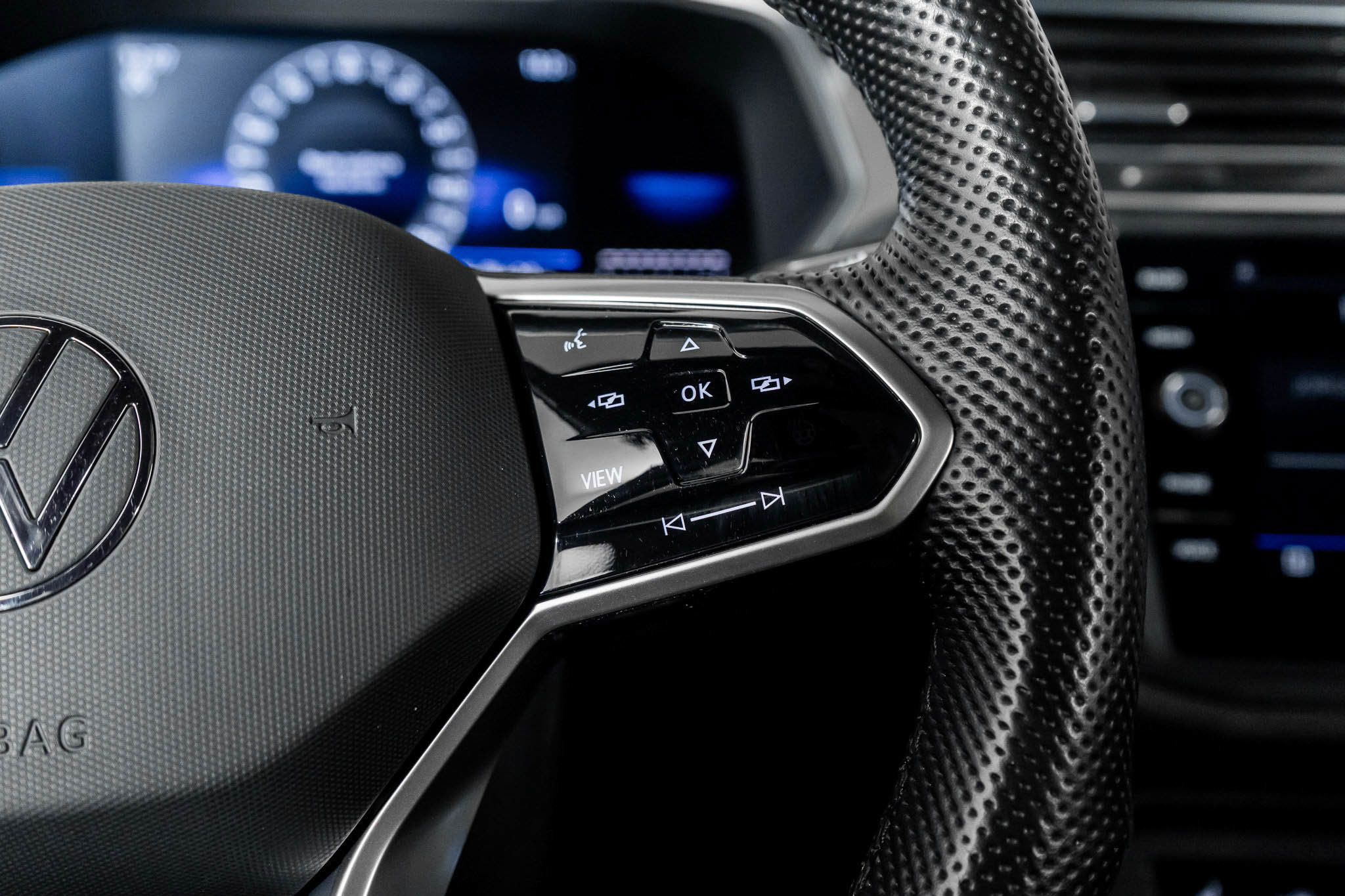 Used 2022 Volkswagen Tiguan SE R-Line image 24