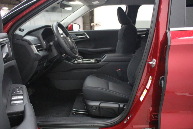 New 2026 Mitsubishi Outlander ES FWD image 6
