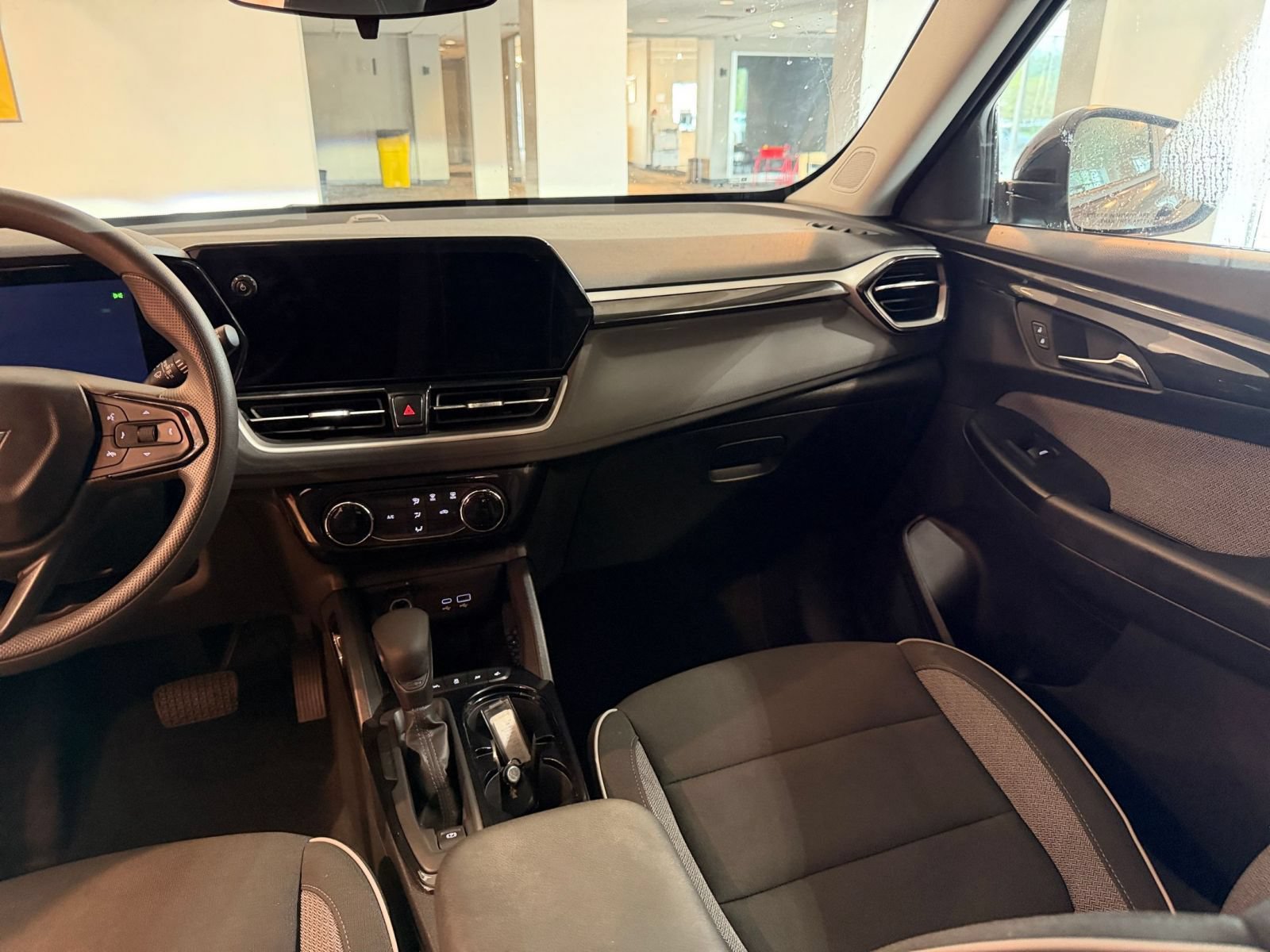 Used 2025 Chevrolet TrailBlazer LT FWD image 29