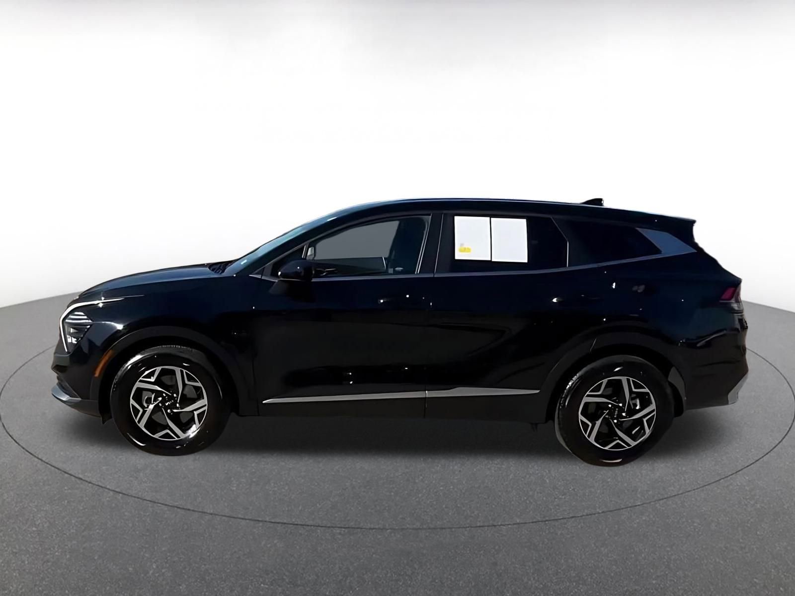 Used 2025 Kia Sportage LX FWD image 9