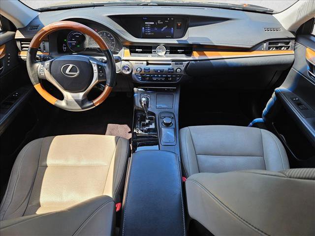 Used 2015 Lexus ES 300h w/ Premium Package w/Bamboo Trim FWD image 18