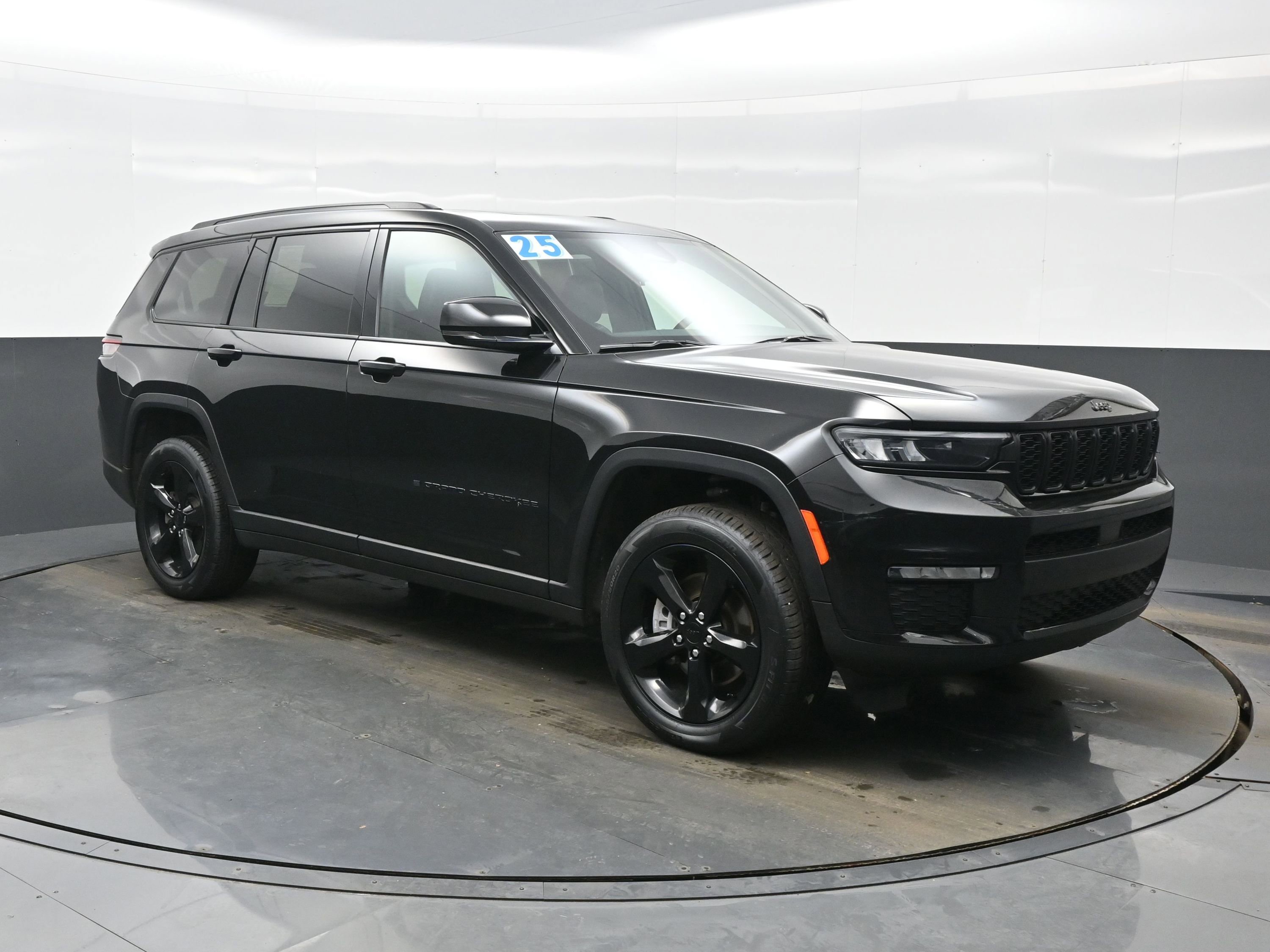 Used 2025 Jeep Grand Cherokee L Limited w/ Black Appearance Package image 8