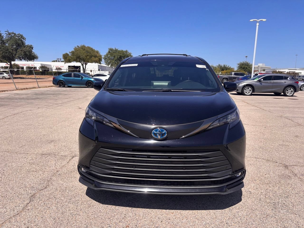 Used 2023 Toyota Sienna XLE Woodland Edition AWD/4WD image 2