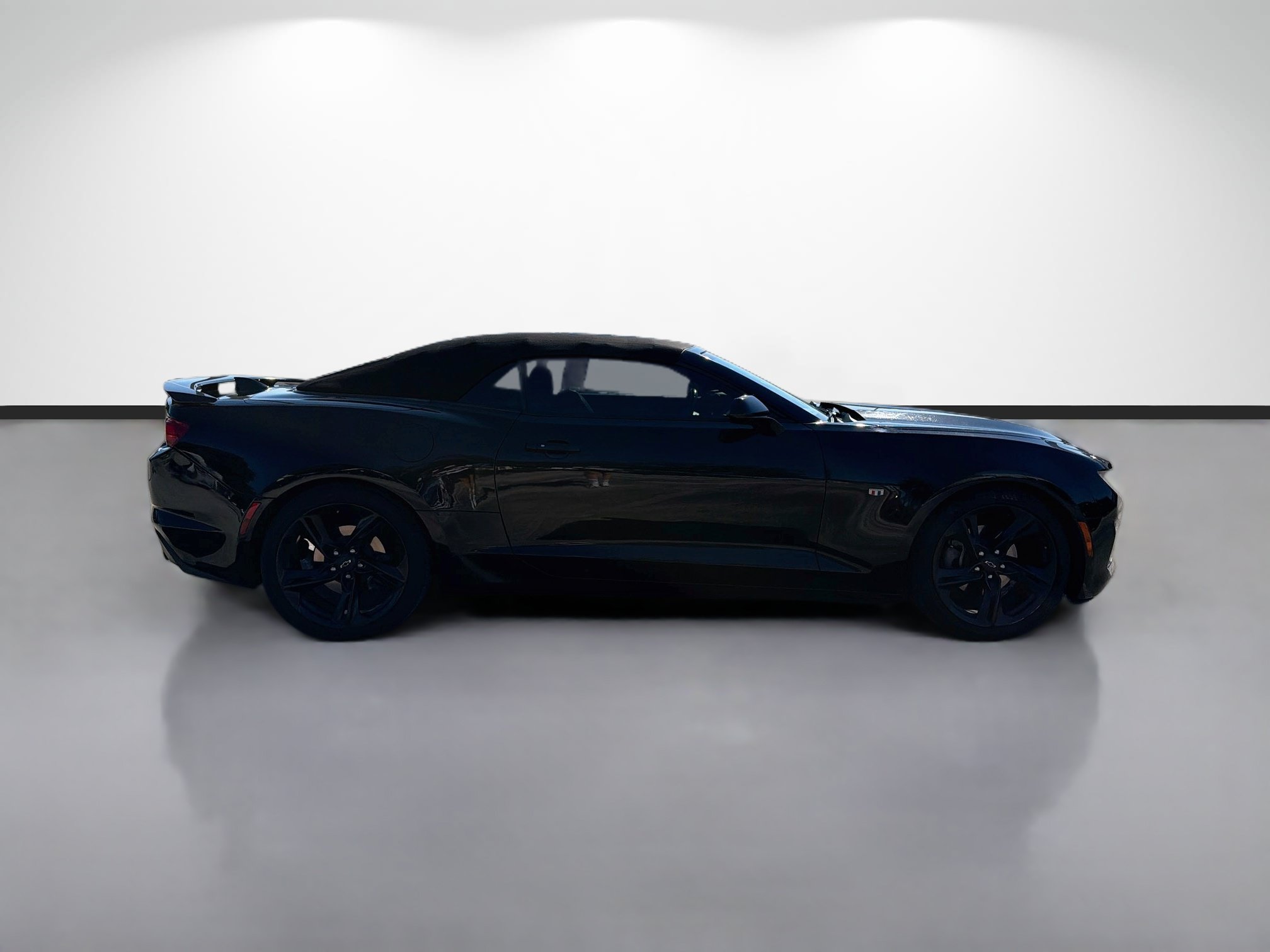 Used 2021 Chevrolet Camaro LT w/ Technology Package RWD image 2