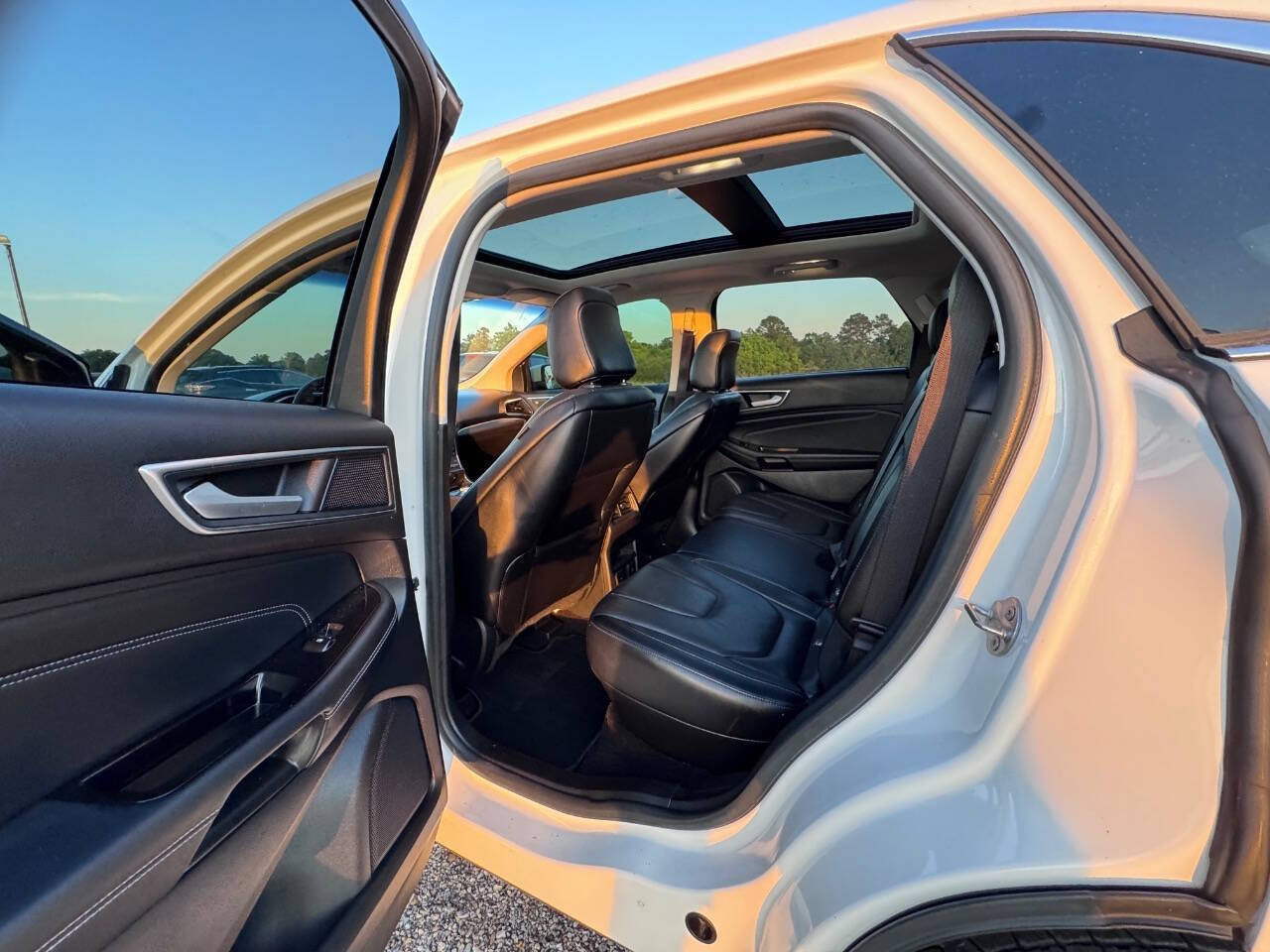 Used 2020 Ford Edge Titanium w/ Class II Trailer Tow Package AWD/4WD image 16
