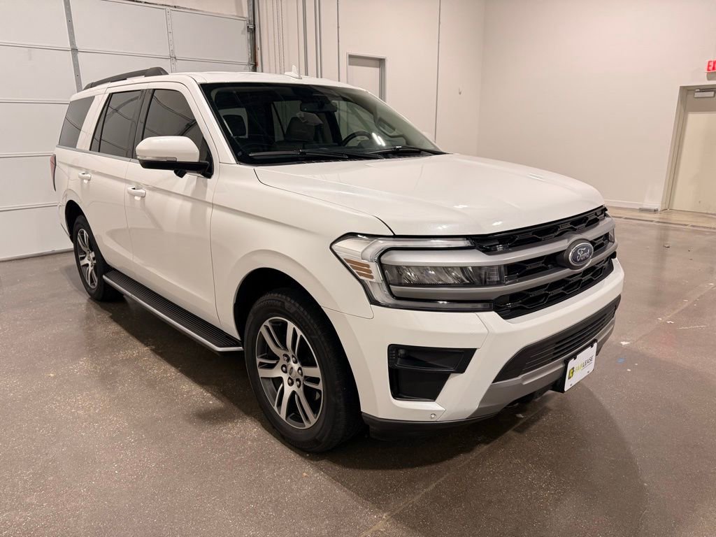 Used 2022 Ford Expedition XLT image 3