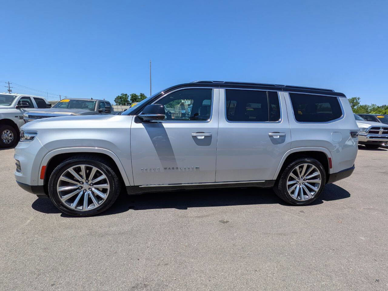 Used 2023 Jeep Grand Wagoneer 4WD image 2