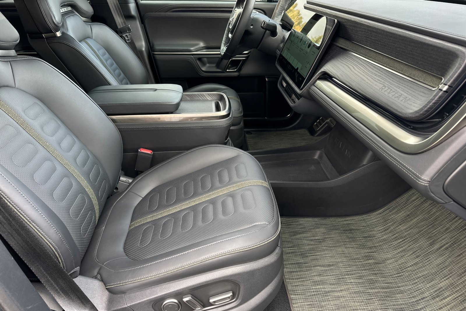 Used 2024 Rivian R1T Adventure image 15