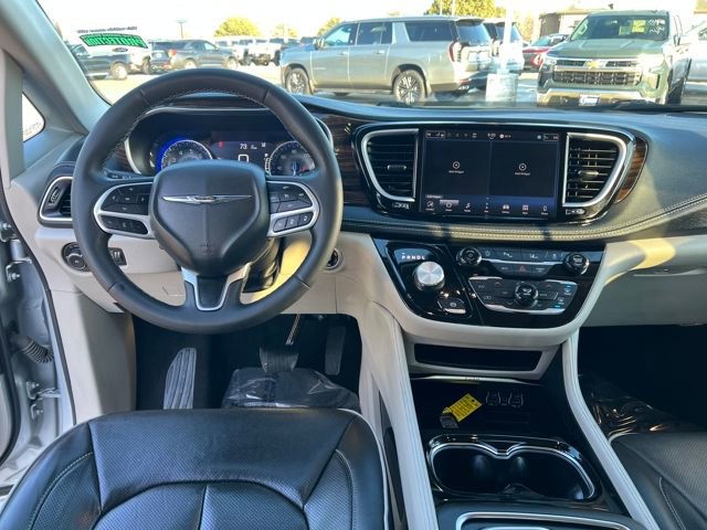 Used 2024 Chrysler Pacifica Limited image 23