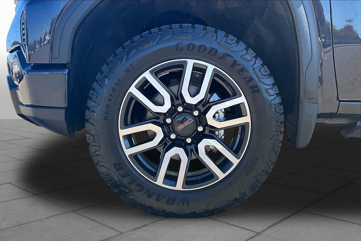 Used 2023 GMC Sierra 1500 AT4 w/ AT4 Premium Package AWD/4WD image 10